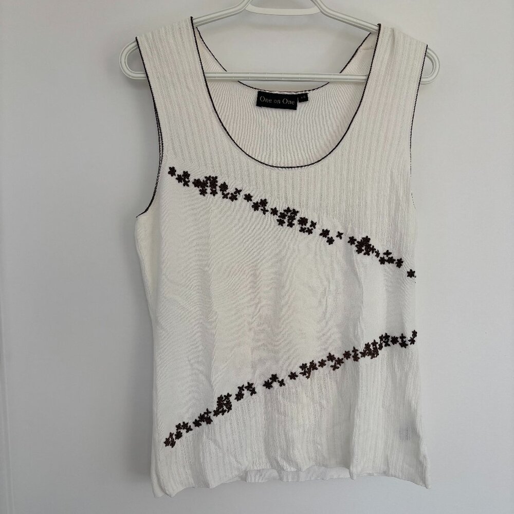 One on One White Top with Coffee Brown Detail size L